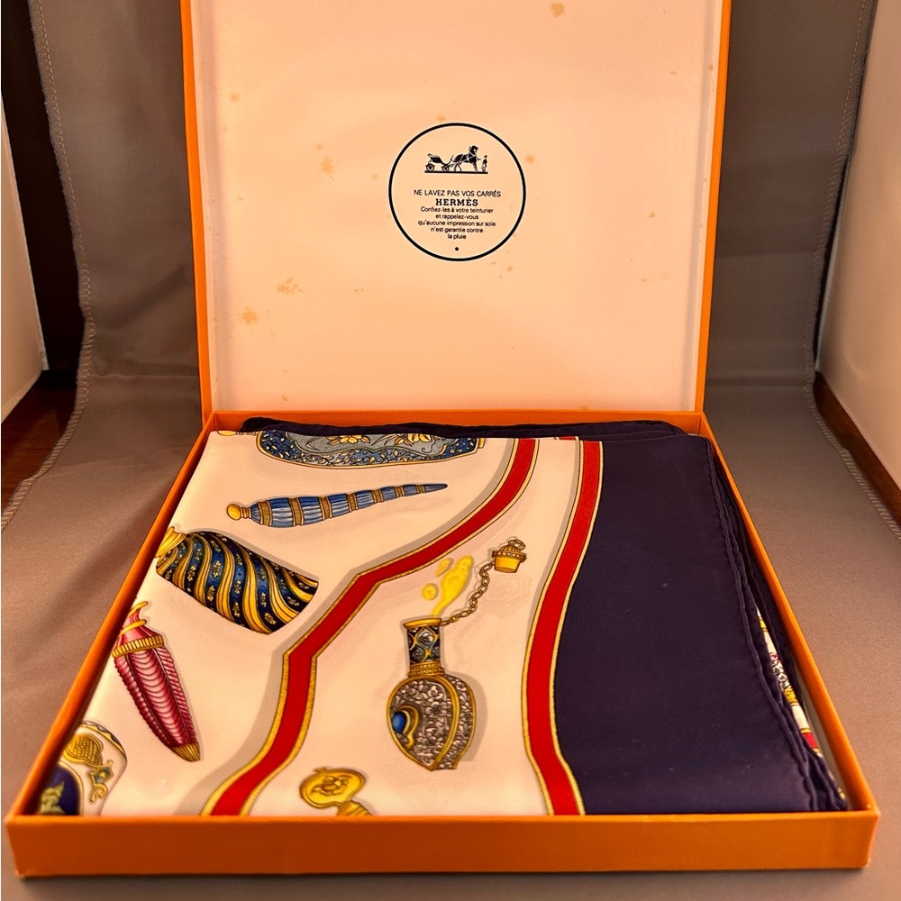 1988 Hermes Scarf, Qu'importe le flacon, pourvu qu'on ait l'ivresse